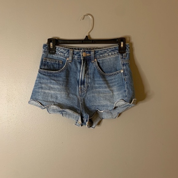 H&m scalloped-hem denim shorts size 4 - Picture 2 of 6